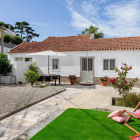 Holiday home Joivy Quaint House With Patio Sintra