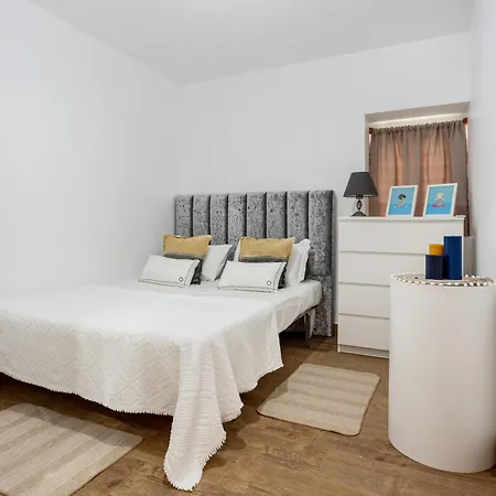 Holiday home Joivy Quaint House With Patio Sintra