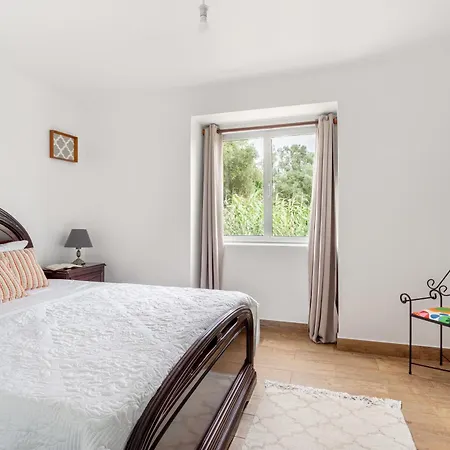 Holiday home Joivy Quaint House With Patio Sintra