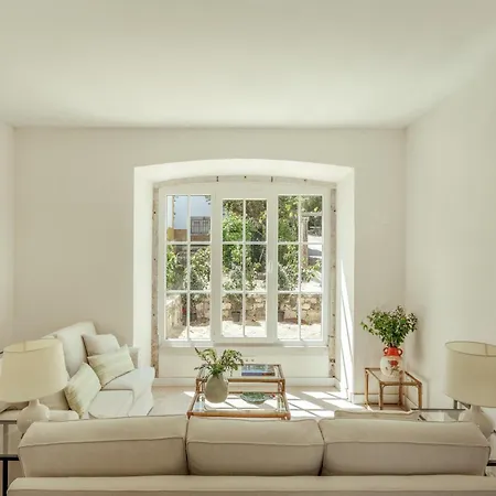 Unique Apartment *