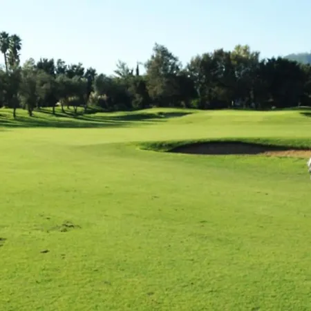 Luxurious 4-bedroom Golf With Private Pool *