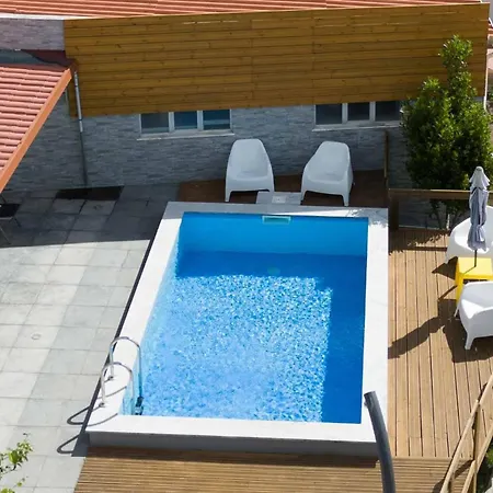 Sun House - Near - Kitchen - Pool Homestay