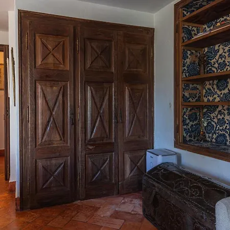 Giant Smart Room, Hot Tub, Ps5, In Historical Center Inside 17th Century Palace - Wow Bed & Breakfast *