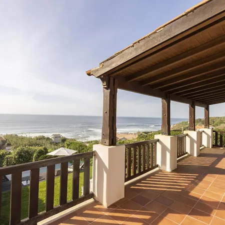 Villa Coastal Charm
