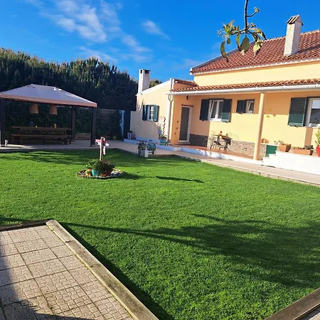 Holiday home In Sao Joao Lampas Mit Kamin Sintra