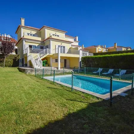 Luxurious 4-bedroom Golf With Private Pool Villa Sintra