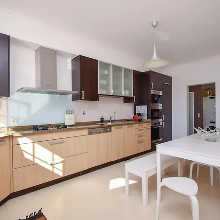 Luxurious 4-bedroom Golf With Private Pool Villa Sintra