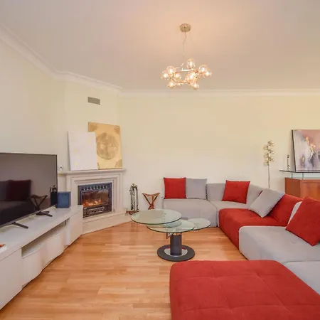 Luxurious 4-bedroom Golf With Private Pool * Sintra