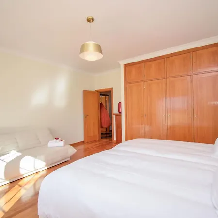 Luxurious 4-bedroom Golf With Private Pool Villa Sintra