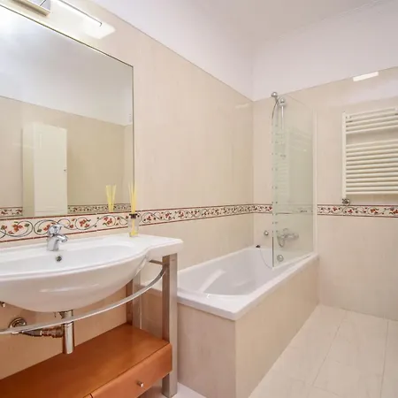 Villa Luxurious 4-bedroom Golf With Private Pool Sintra