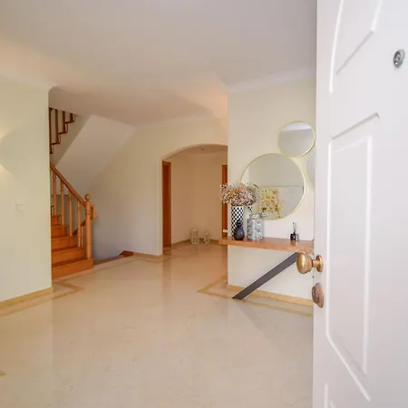 Luxurious 4-bedroom Golf With Private Pool Sintra