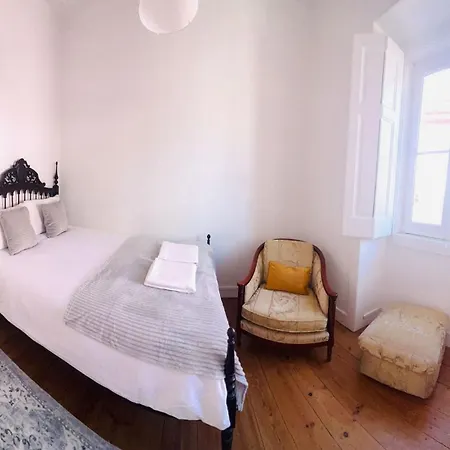 Apartment Location To Visit Sintra, Next To Station, Perfect For Tourists
