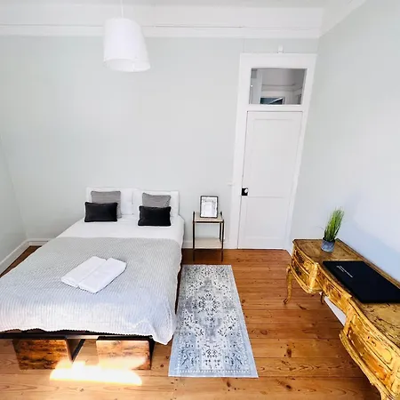 Location To Visit Sintra, Next To Station, Perfect For Tourists