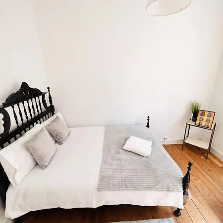Apartment Location To Visit Sintra, Next To Station, Perfect For Tourists