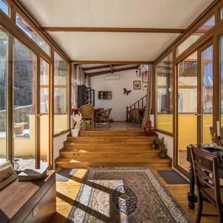 Dos Poetas Bed & Breakfast 5*