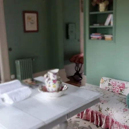 The Romantic Suites & Garden (adults Only)