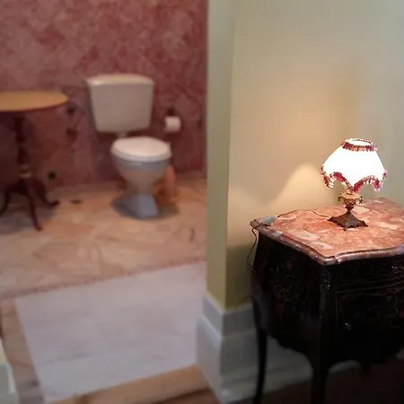 The Romantic Suites & Garden (adults Only)