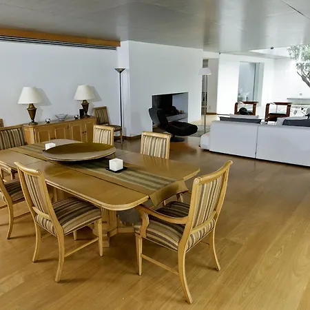 Villa Monte Serves *