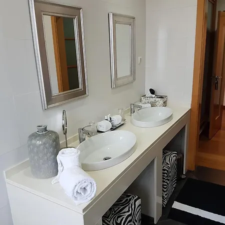 Bed & Breakfast Door 12 *
