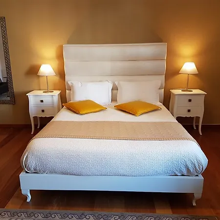Bed & Breakfast Door 12 *