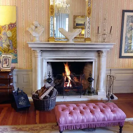 The Romantic Suites & Garden (adults Only)