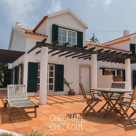 Checkincheckout - Casa De Ferias Azenhas Holiday home *