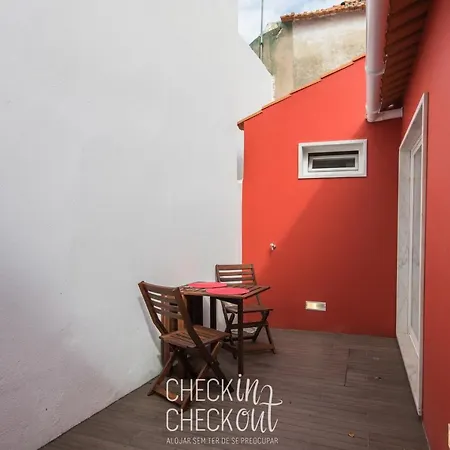 Apartment Checkincheckout - Colares Cozy House *