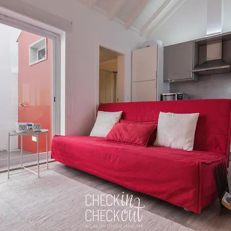 Checkincheckout - Colares Cozy House *