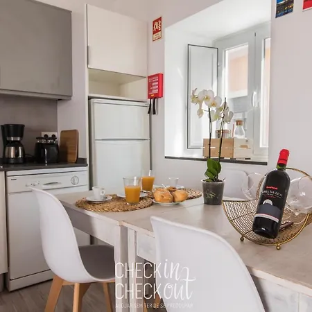 Apartment Checkincheckout - Colares Cozy House