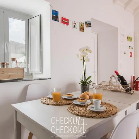 Checkincheckout - Colares Cozy House *