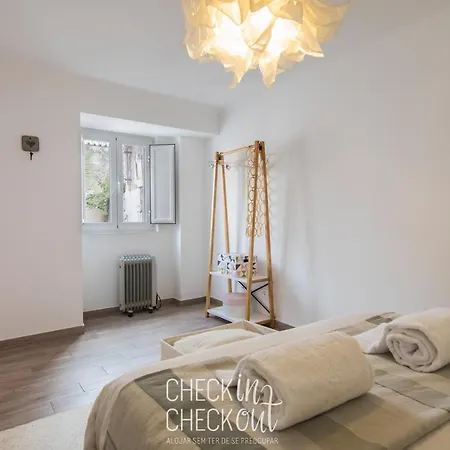 Checkincheckout - Colares Cozy House Apartment *