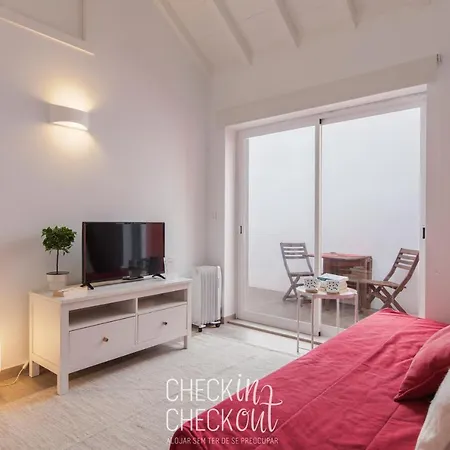 Checkincheckout - Colares Cozy House Apartment