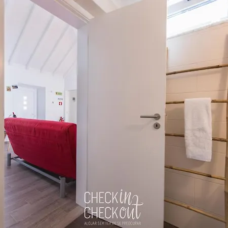 Checkincheckout - Colares Cozy House *
