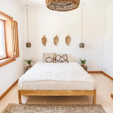 Dreamsea Surf Bed & Breakfast Sintra