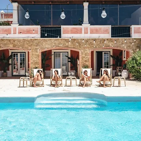 Dreamsea Surf Bed & Breakfast Sintra