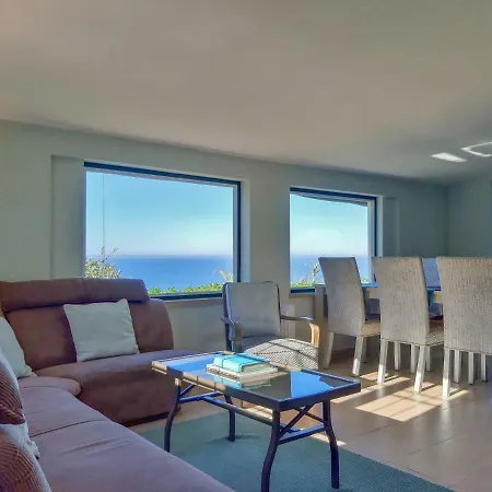 Holiday home The Beachfront Casa Da Rampa Sintra
