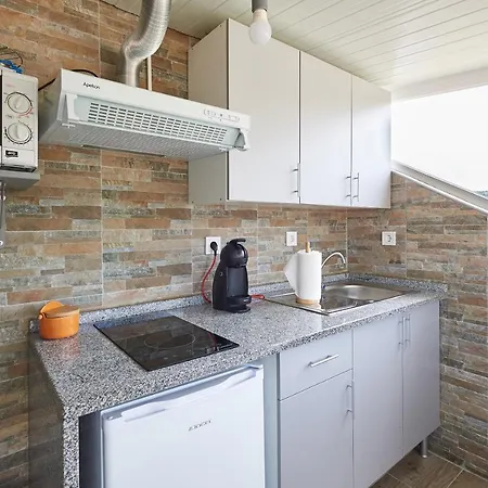 Sun House - Near - Kitchen - Pool Homestay