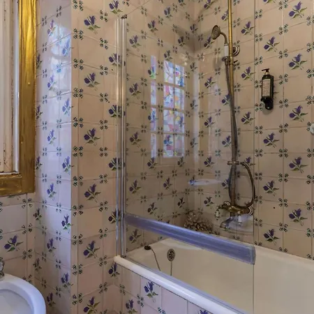 Available 6 * Sintra